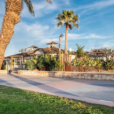 Seaview House With Rooftop Pool, Game Room, Parking Rems Semesterbostad
