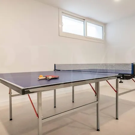 Seaview House With Rooftop Pool, Game Room, Parking Rems Nyaraló *