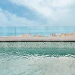 Seaview House With Rooftop Pool, Game Room, Parking Rems Дом отдыха