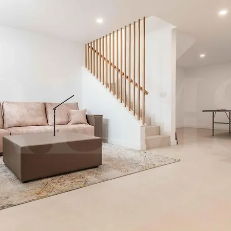 Semesterbostad Seaview House With Rooftop Pool, Game Room, Parking Rems