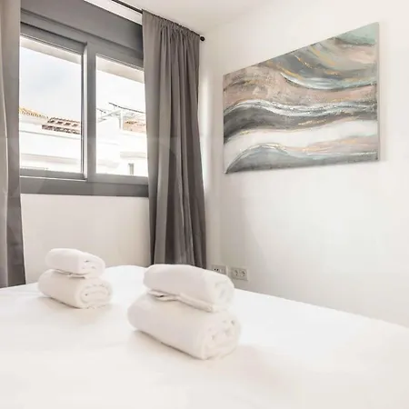 Hébergement de vacances Seaview House With Rooftop Pool, Game Room, Parking Rems Torremolinos