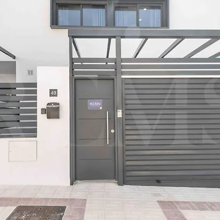 Seaview House With Rooftop Pool, Game Room, Parking Rems