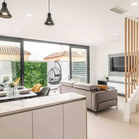 Seaview House With Rooftop Pool, Game Room, Parking Rems