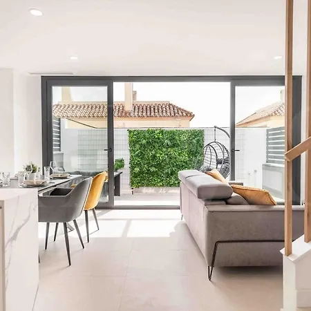 Seaview House With Rooftop Pool, Game Room, Parking Rems Semesterbostad *