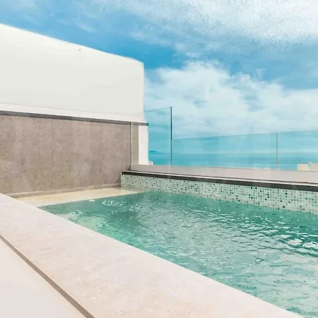 Seaview House With Rooftop Pool, Game Room, Parking Rems *