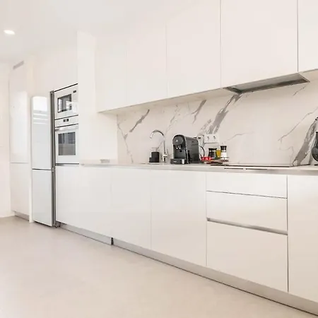 Seaview House With Rooftop Pool, Game Room, Parking Rems