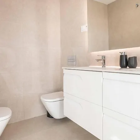 Seaview House With Rooftop Pool, Game Room, Parking Rems Semesterbostad *