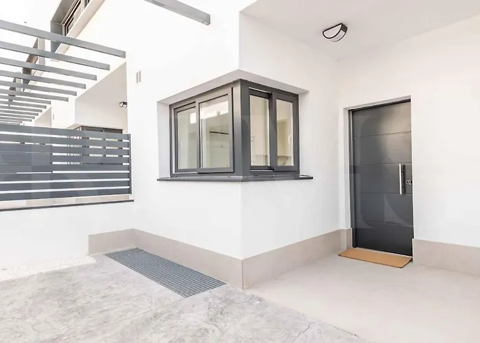 펜션 Seaview House With Rooftop Pool, Game Room, Parking Rems 토레몰리노스