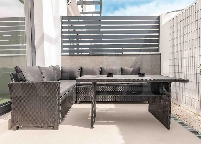 Seaview House With Rooftop Pool, Game Room, Parking Rems