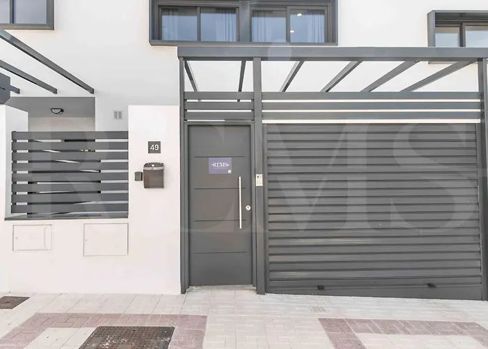 Seaview House With Rooftop Pool, Game Room, Parking Rems