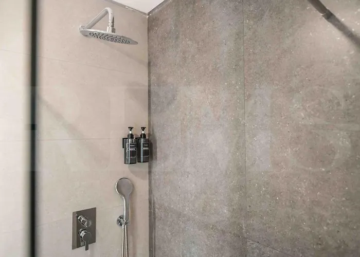 Seaview House With Rooftop Pool, Game Room, Parking Rems 펜션