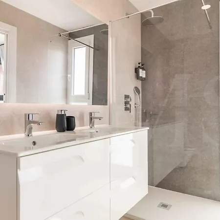 Seaview House With Rooftop Pool, Game Room, Parking Rems * Torremolinos