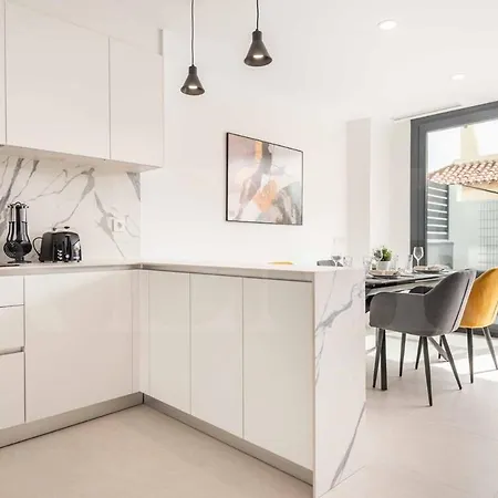 Seaview House With Rooftop Pool, Game Room, Parking Rems