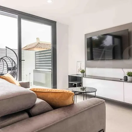 Dom wakacyjny Seaview House With Rooftop Pool, Game Room, Parking Rems