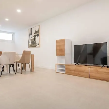 Seaview House With Rooftop Pool, Game Room, Parking Rems Feriehus *