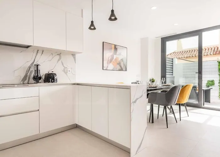 Seaview House With Rooftop Pool, Game Room, Parking Rems