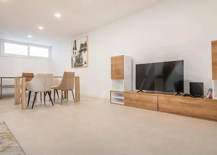 Seaview House With Rooftop Pool, Game Room, Parking Rems Feriehus *