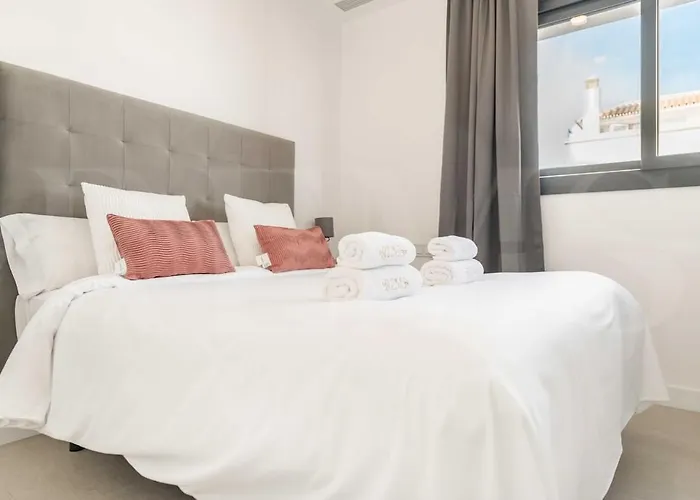 Seaview House With Rooftop Pool, Game Room, Parking Rems Casa de Férias Torremolinos