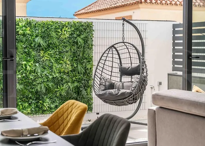 Seaview House With Rooftop Pool, Game Room, Parking Rems Feriehus *