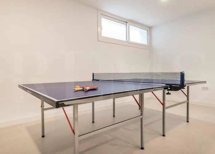 Seaview House With Rooftop Pool, Game Room, Parking Rems Feriehus *