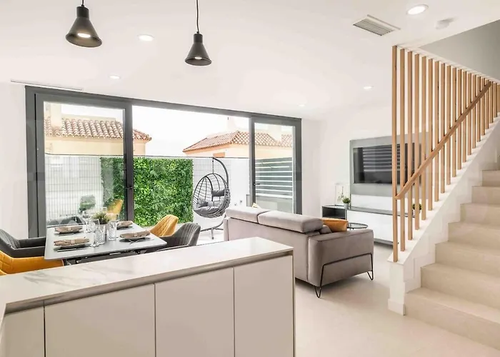 Seaview House With Rooftop Pool, Game Room, Parking Rems