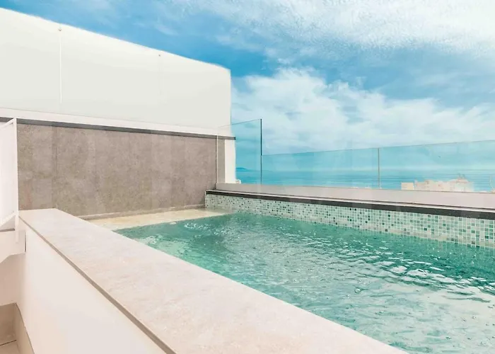 Seaview House With Rooftop Pool, Game Room, Parking Rems *