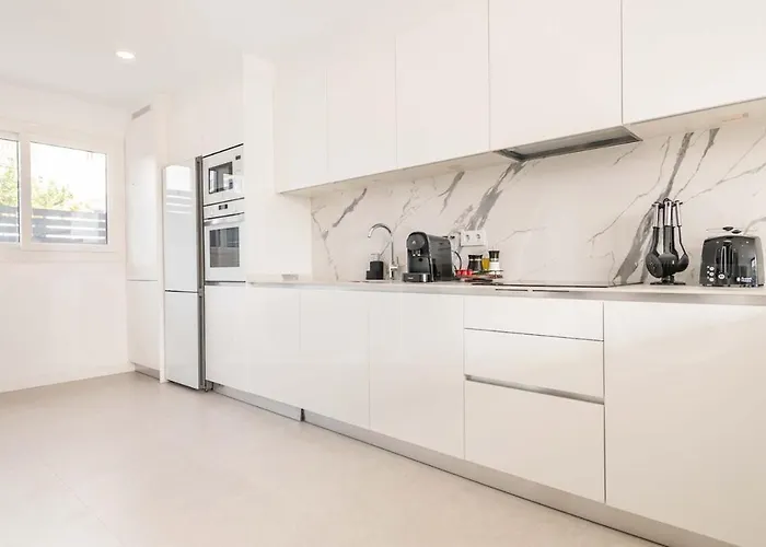 Seaview House With Rooftop Pool, Game Room, Parking Rems