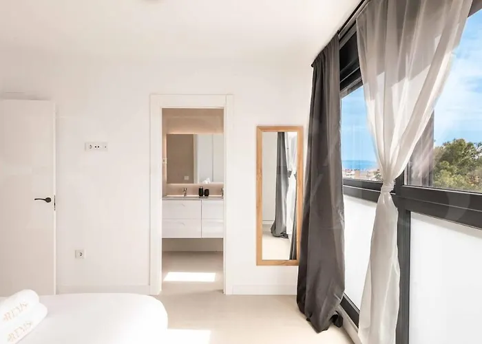 Seaview House With Rooftop Pool, Game Room, Parking Rems *