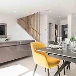 Seaview House With Rooftop Pool, Game Room, Parking Rems * Торремолінос