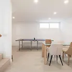 Будинок відпочинку Seaview House With Rooftop Pool, Game Room, Parking Rems Торремолінос