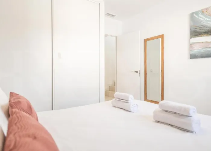 Seaview House With Rooftop Pool, Game Room, Parking Rems